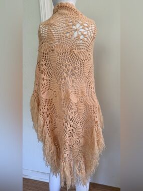Vintage cream butter yellow crocheted shawl w/7” long fringe